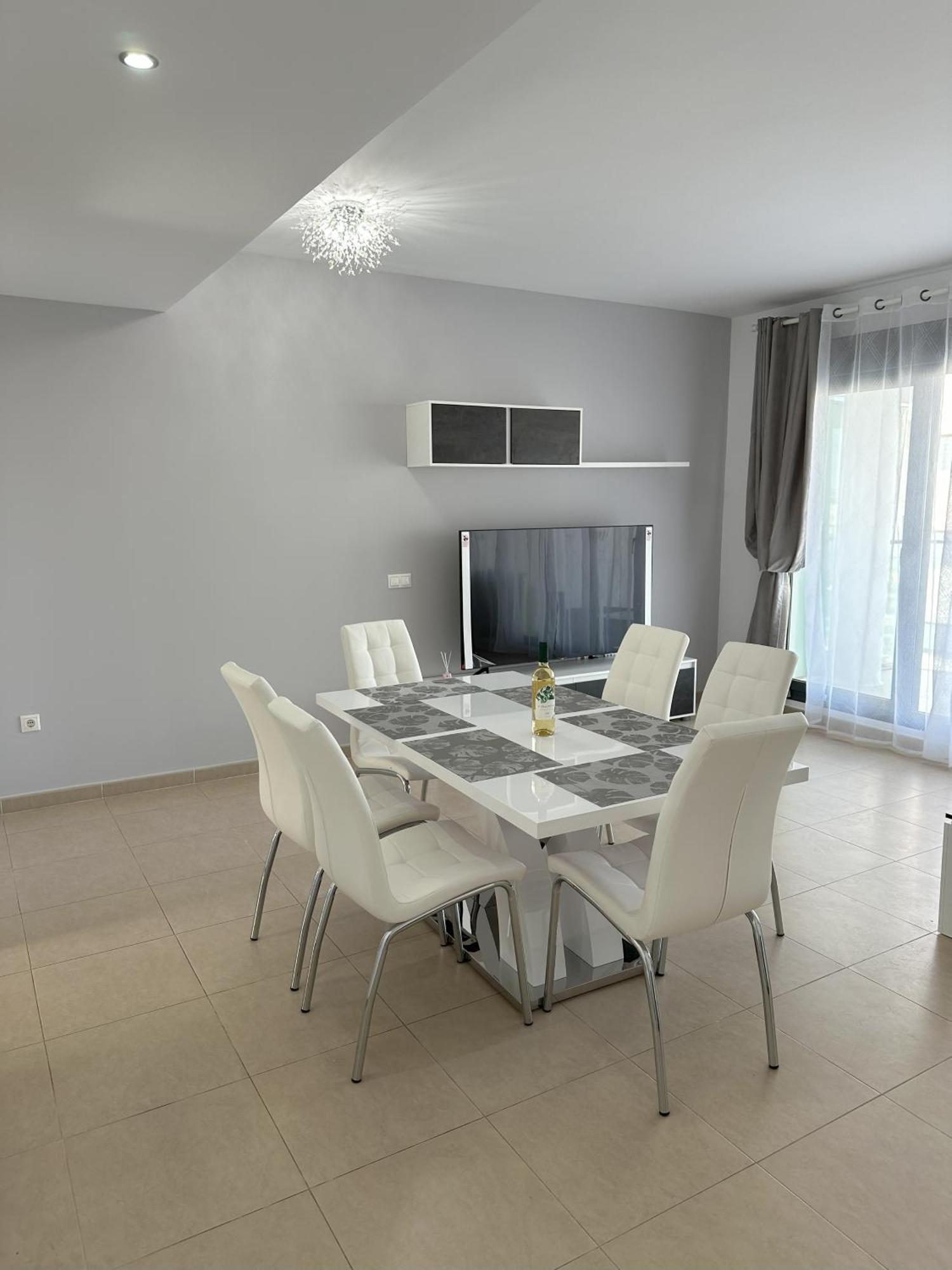 בנידורם Luxurious, Newly-Renovated Large 2-Bedroom Condo By The Beach מראה חיצוני תמונה