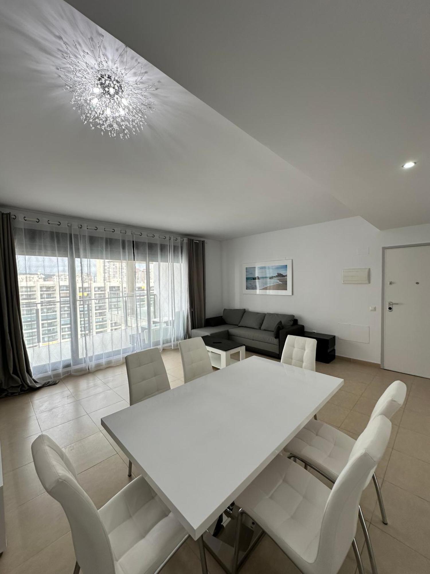 בנידורם Luxurious, Newly-Renovated Large 2-Bedroom Condo By The Beach מראה חיצוני תמונה