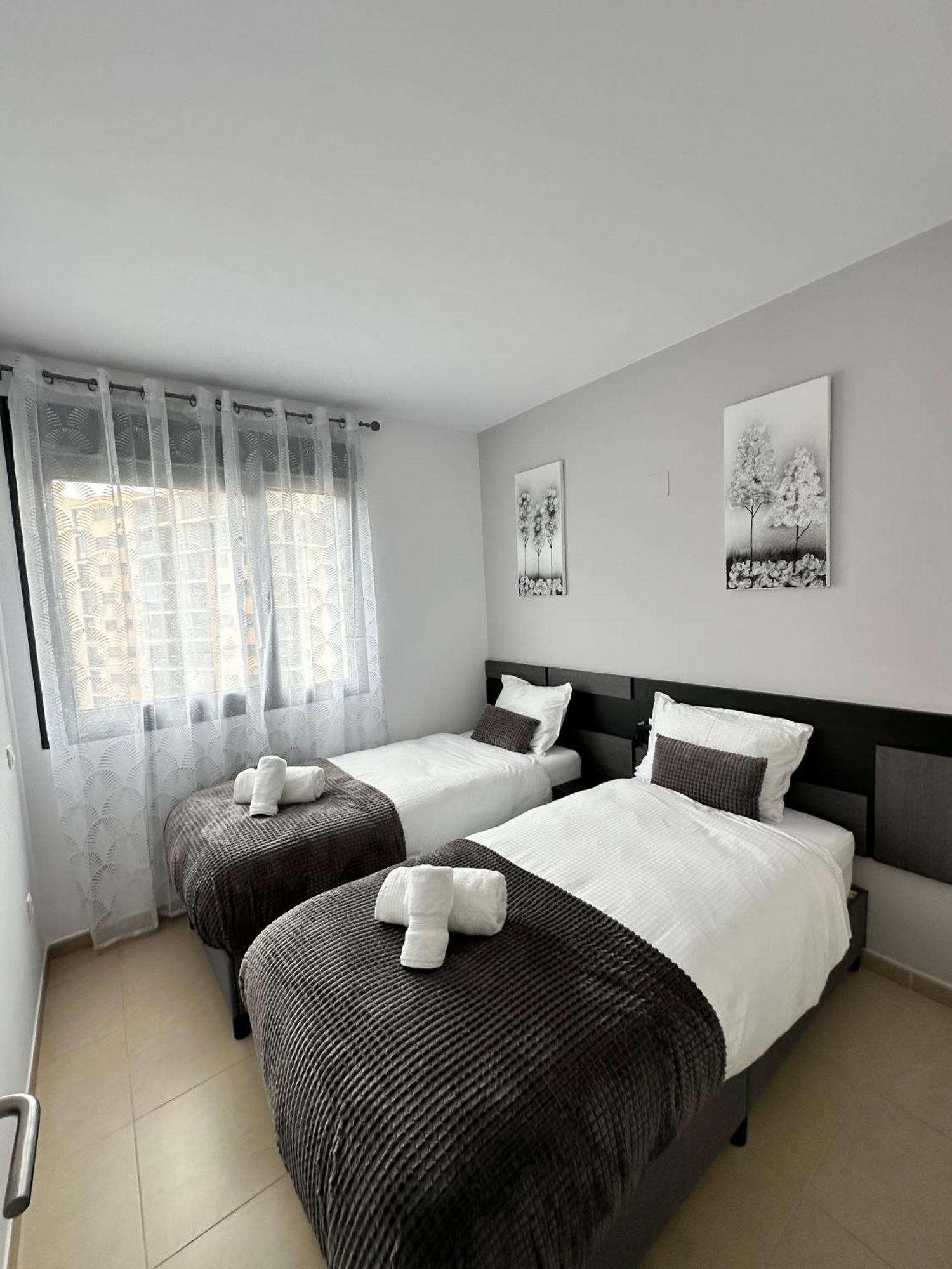 בנידורם Luxurious, Newly-Renovated Large 2-Bedroom Condo By The Beach מראה חיצוני תמונה